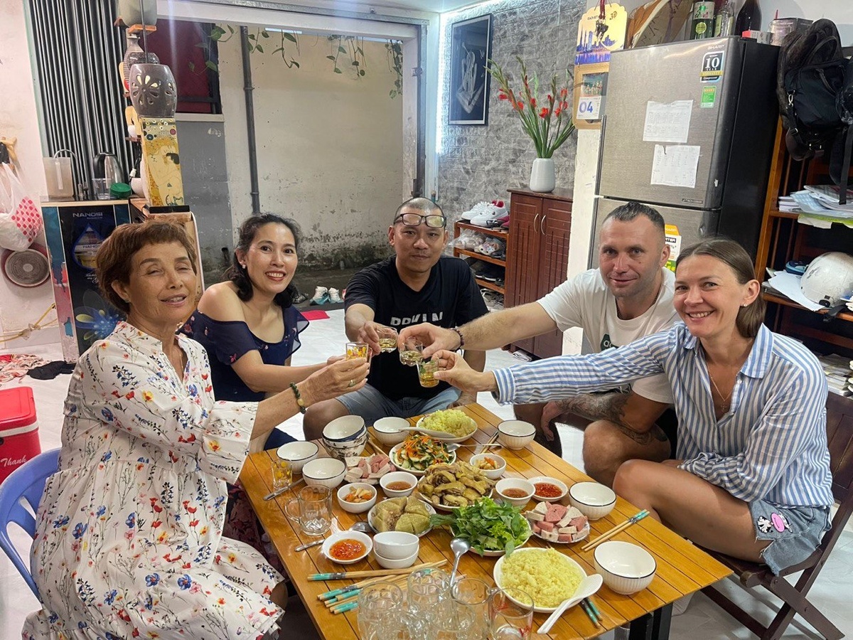 От приглашений отказываться нельзя