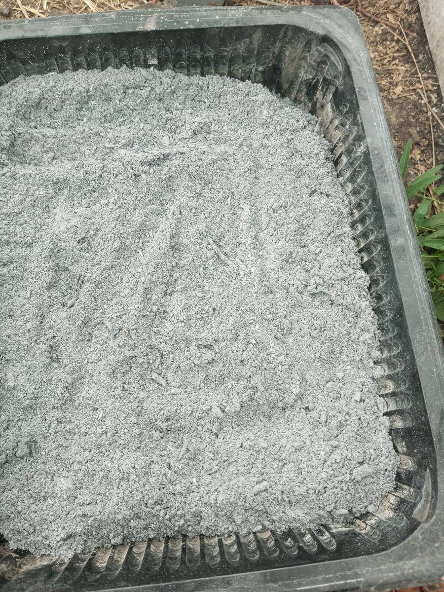 Зола из тепличной печи. 