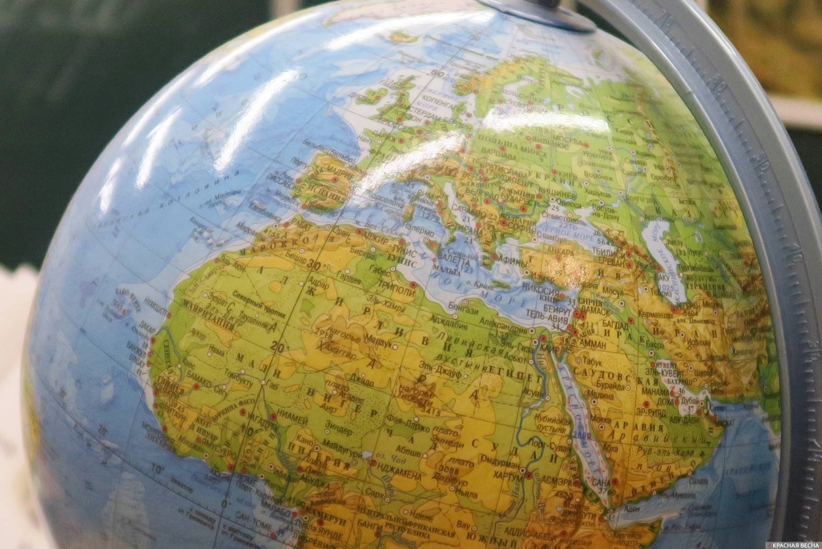     Европа и северная Африка на глобусе   
Иван Лазебный © ИА Красная Весна