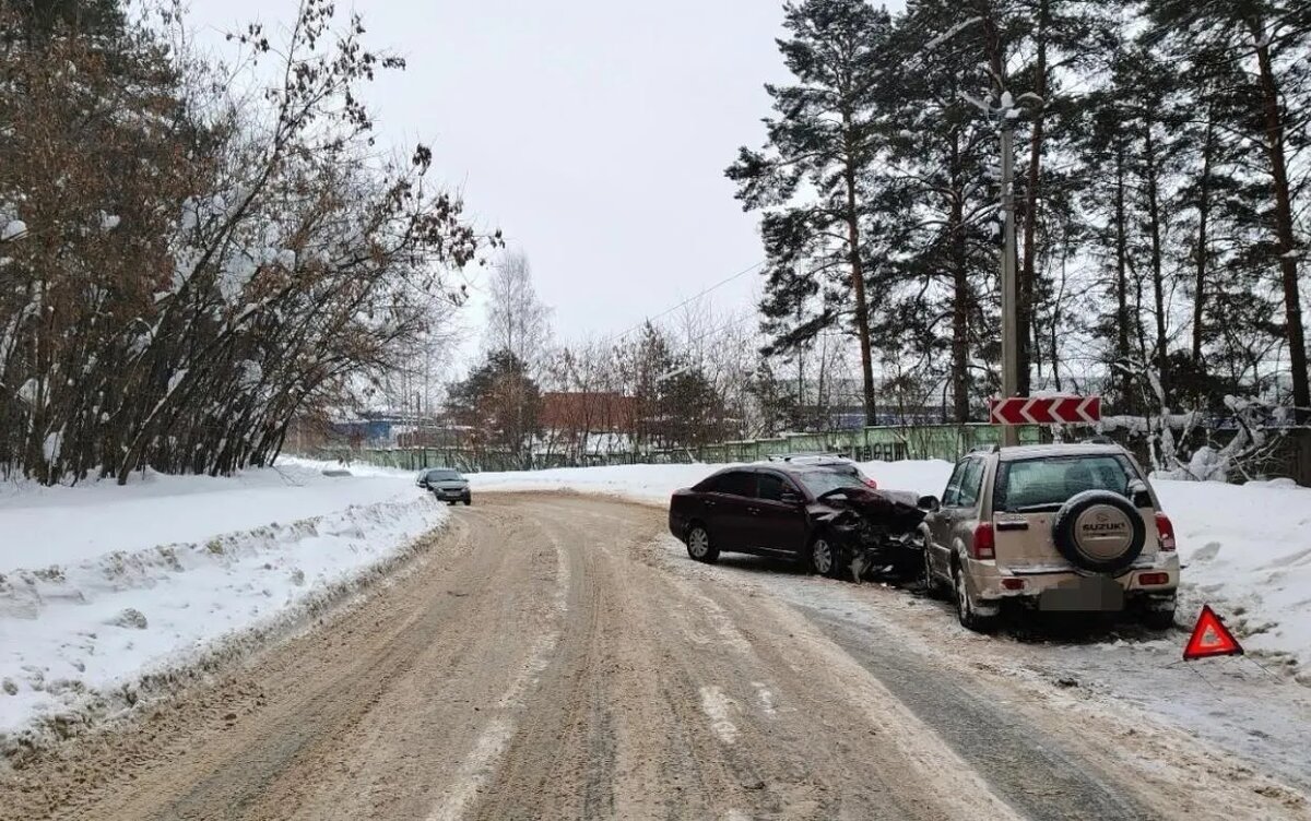    Пассажиры Suzuki пострадали в ДТП в Сарапуле
