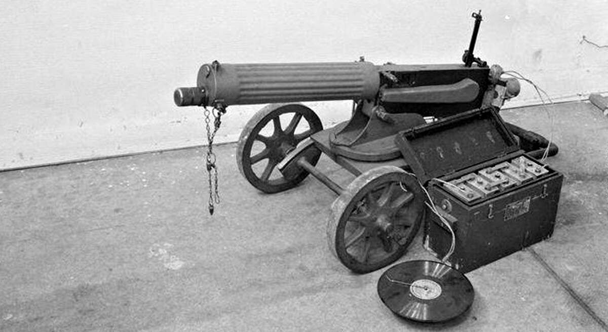 Робот пулемет.