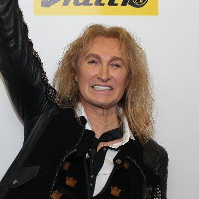     Сегодня 65 лет Александру Иванову