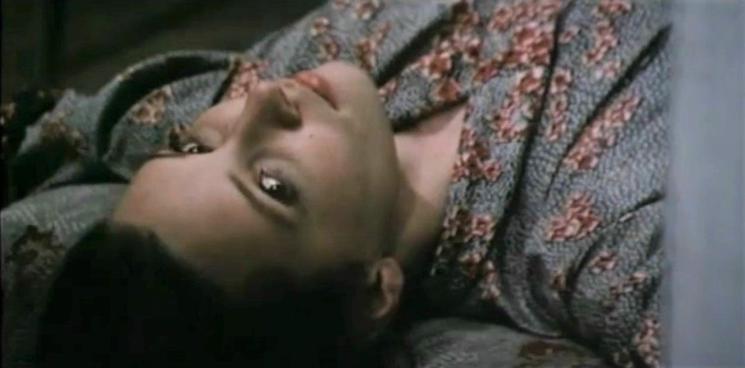 Шокирующе откровенно – о Золушке эпохи позднего СССР. «Соблазн»: жить в коммуналке, мечтать о принце, влюбиться в мажора