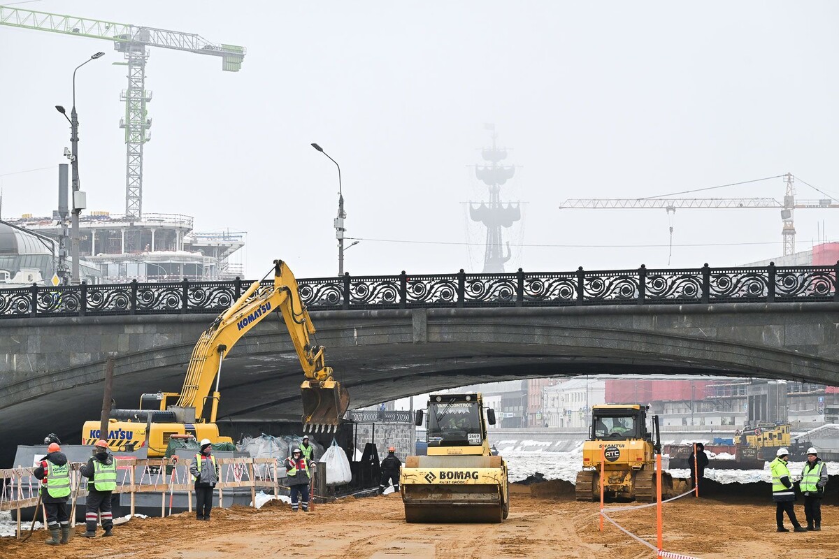    Собянин инициировал строительство пешеходного моста на Болотной набережной