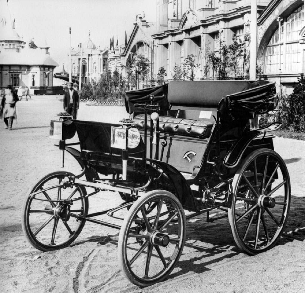 Первый отечественный автомобиль.