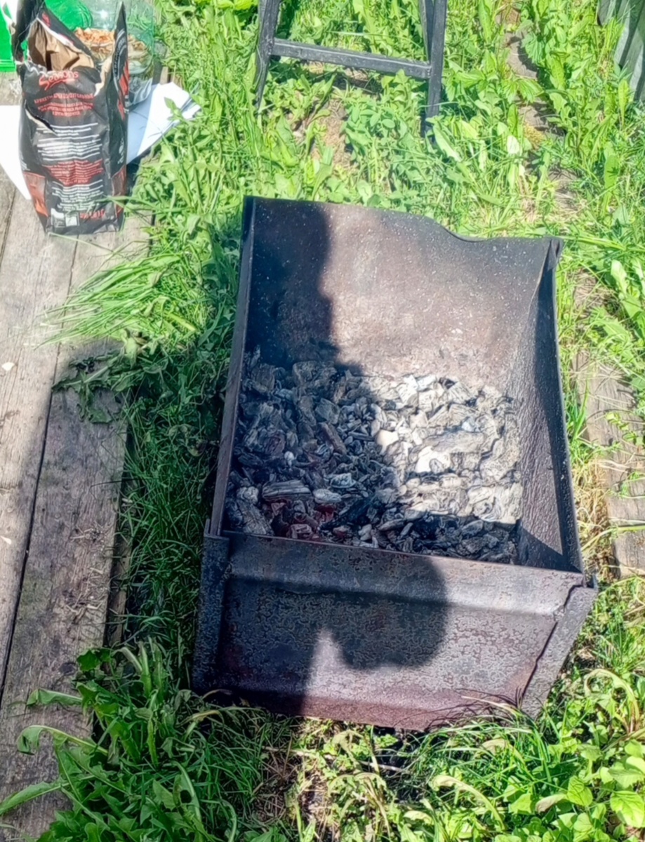 Мангал с углями