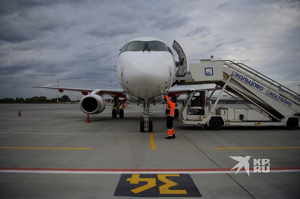    В Екатеринбурге приземлился самолет из Дубая Алексей БУЛАТОВ