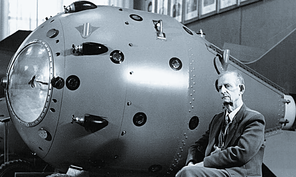 Один из ключевых создателей советской атомной бомбы – Юлий Борисович Харитон.