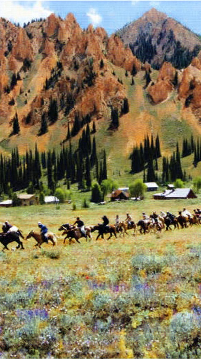    Световые картины Теректинского хребта на рассвете: можно наблюдать прямо из долины. President5621