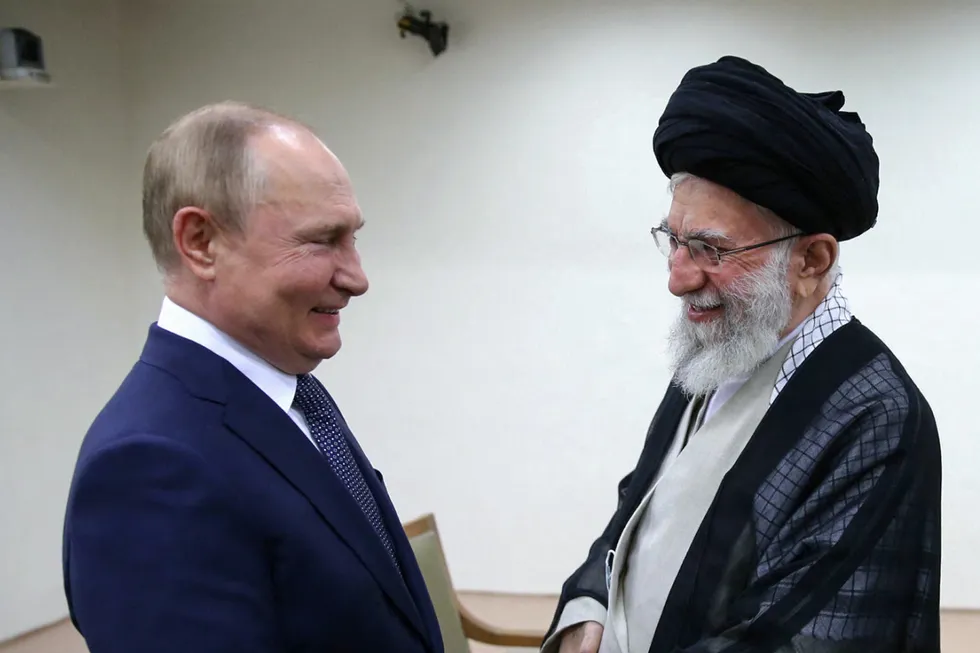 Али Хаменеи и Владимир Путин. Тегеран, 2022 годОфис верховного лидера Ирана