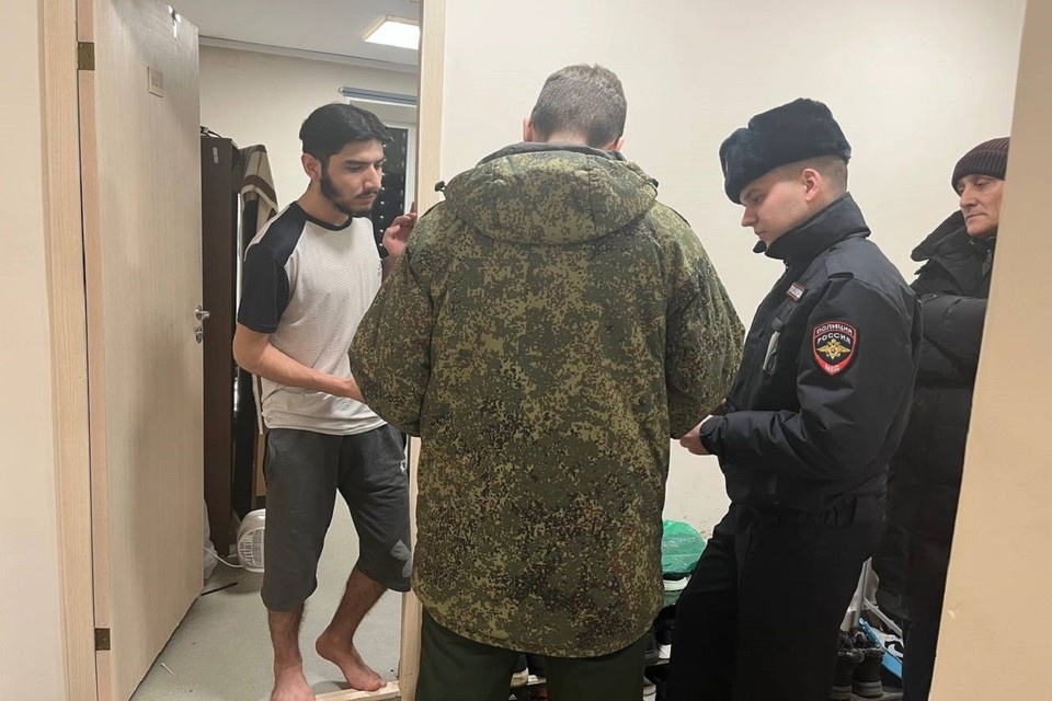    Всего в ходе рейда выявили 10 бывших мигрантов, не вставших на воинский учет. Фото: пресс-служба ВСУ СКР по ЦВО