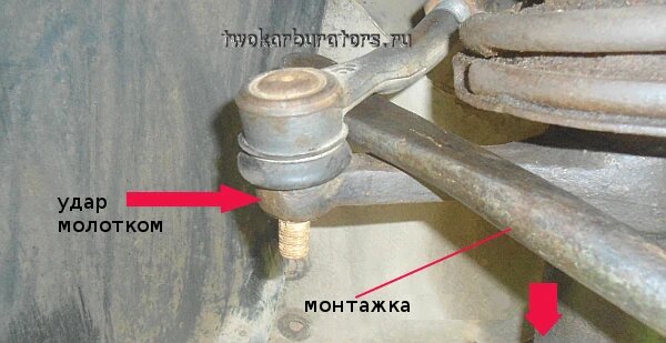 Отсоединяем рулевой наконечник