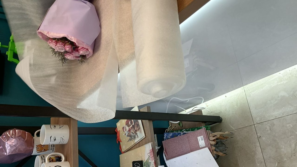 Везла букет пионовидных роз. Очень красивые