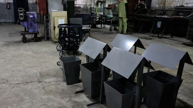    Заключенные изготавливают различные металлические изделия   Главное управление Федеральной службы исполнения наказаний по Новосибирской области