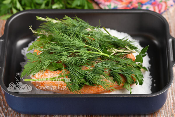 Так куриную грудку в духовке мало кто готовит, а зря. Это очень сочно и вкусно