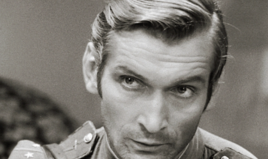 Слёзы «поющей эскадрильи»: почему легендарный герой из фильма «В бой идут одни старики» всех предал и остался в полном одиночестве