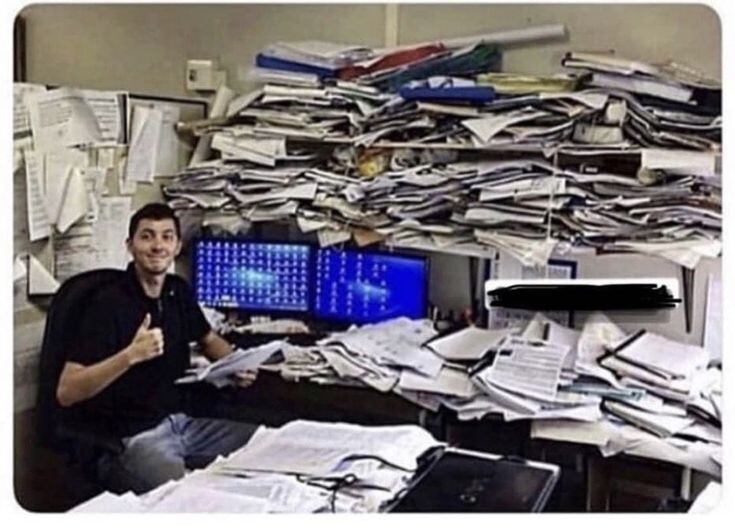 Так выглядит сотрудник, которому пришлось взять на себя обязанности трех сокращенных коллег. Как думаете, долго он протянет?