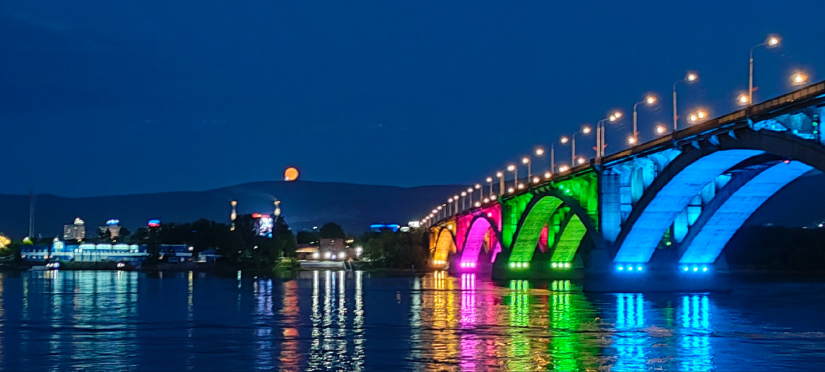 Мост в Красноярске. Тут не разводят
