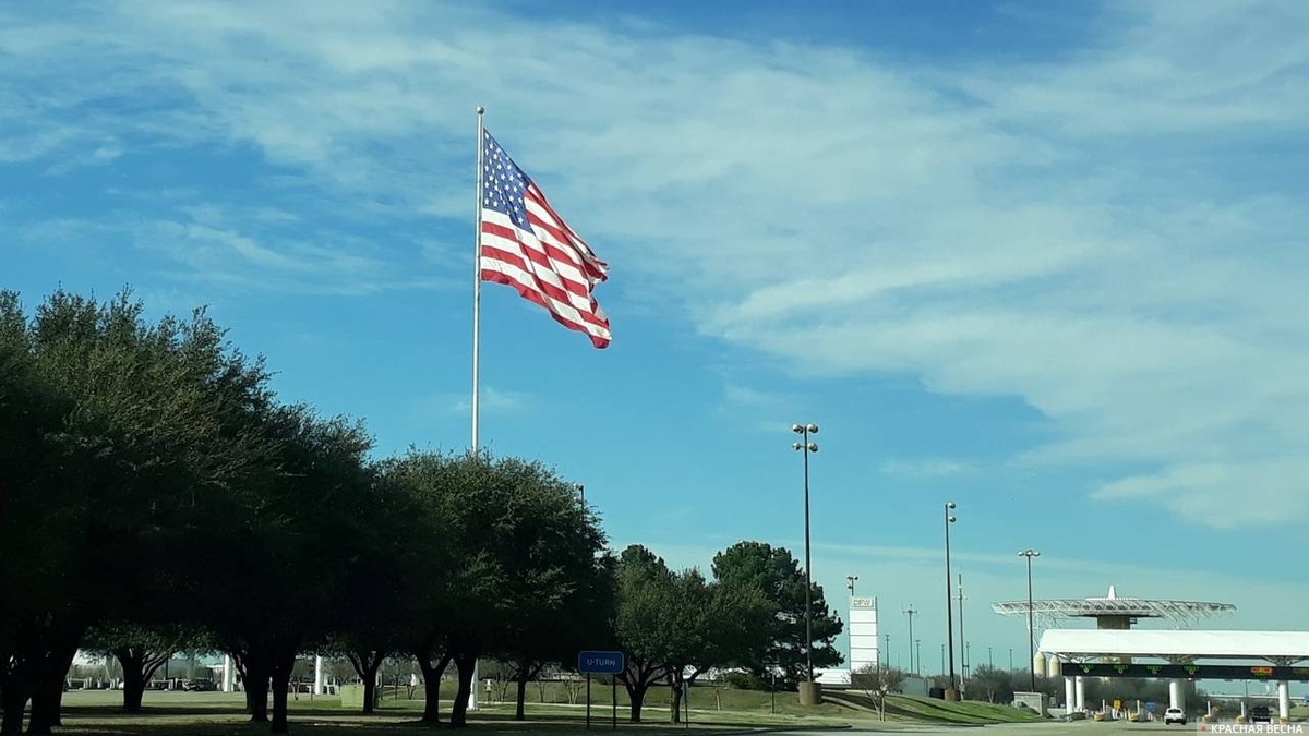     Американский флаг   
Николай Тасоев (с) ИА Красная