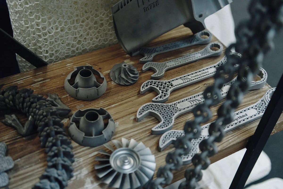 Образцы изделий, напечатанные на оборудовании компании Desktop Metal (фото: Тони Луонг, The New York Times)