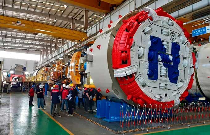 Комплекс весом около 700 т и длиной 160 м сейчас транспортируют на рудник «Таймырский»