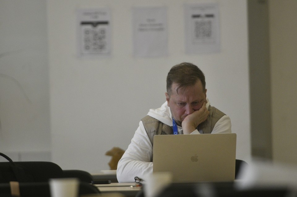    Оба ноутбука он успел продать, деньги потратил. Алексей БУЛАТОВ