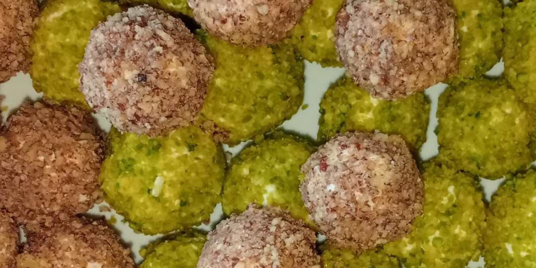 Сырные шарики с виноградом. Простая закуска на праздничный стол