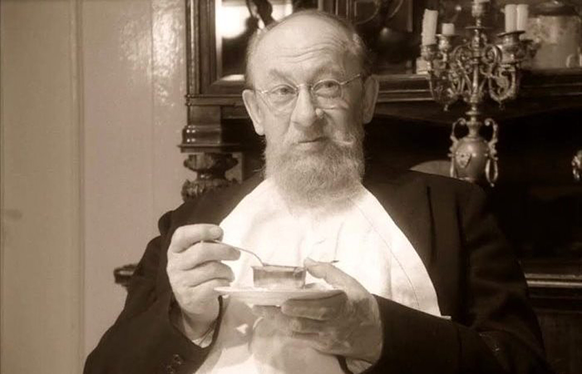 Кадр из телевизионного фильма "Собачье сердце"