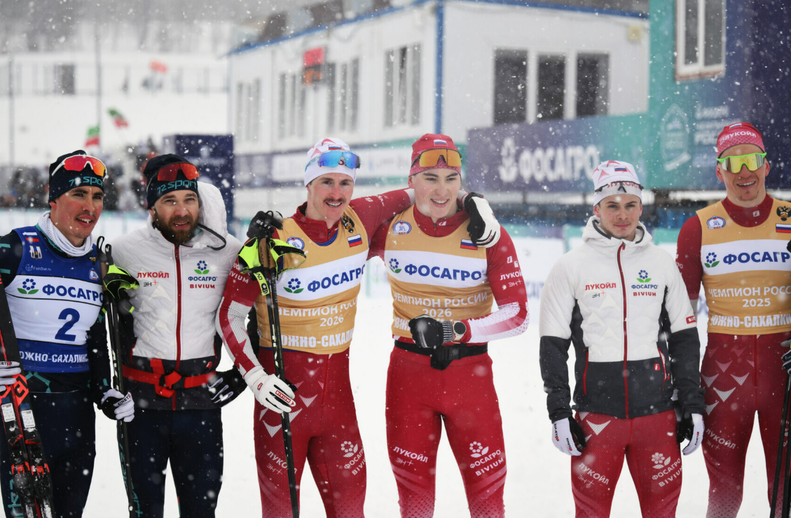 Призеры мужского командного спринта в Южно-Сахалинске (крайний справа - Александр Большунов). Фото: соцсети