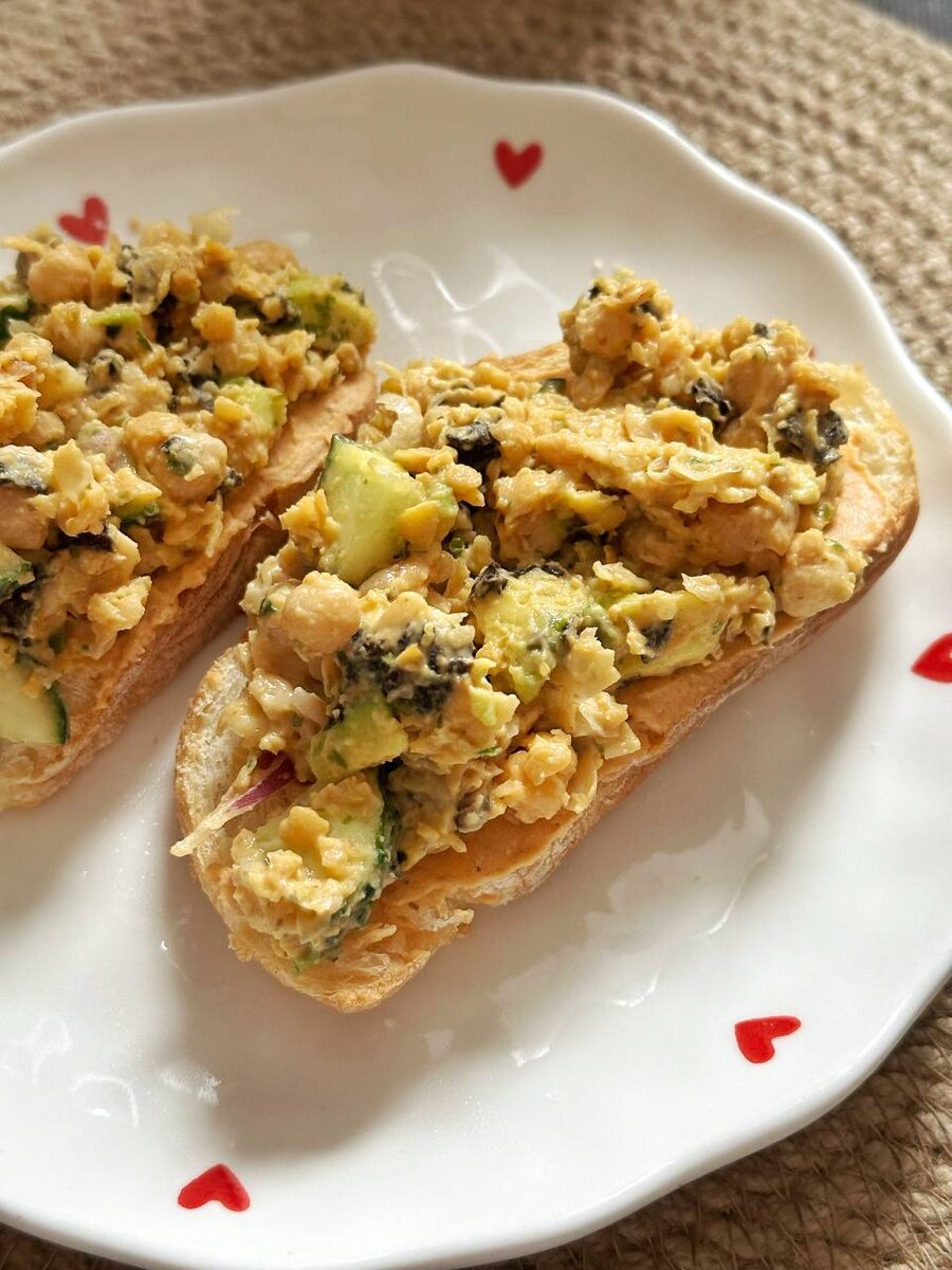 Тосты с нутовым тунцом