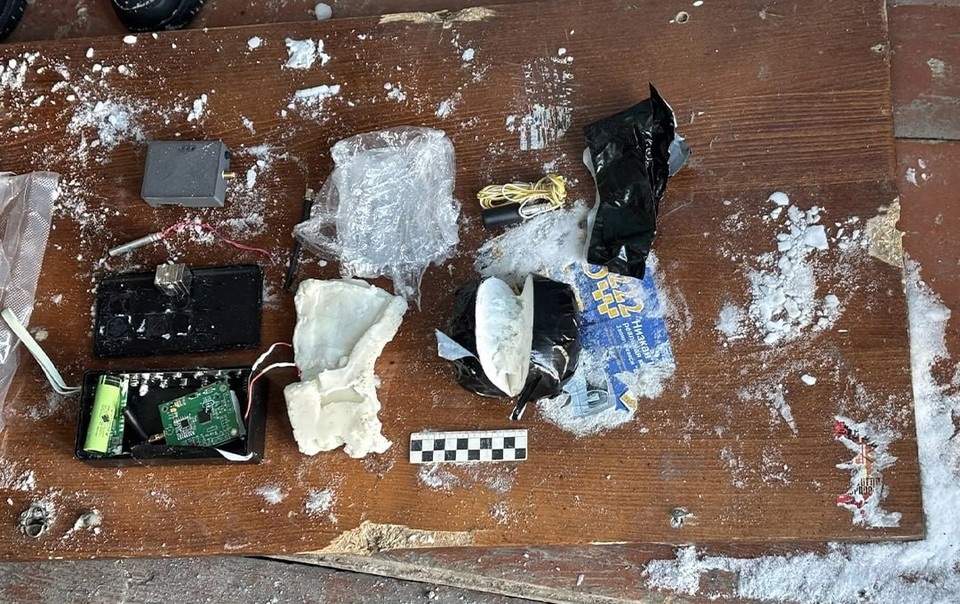    Одно из взрывных устройств было замаскировано под пауэрбанк. Фото: Антитеррористическая комиссия в Свердловской области