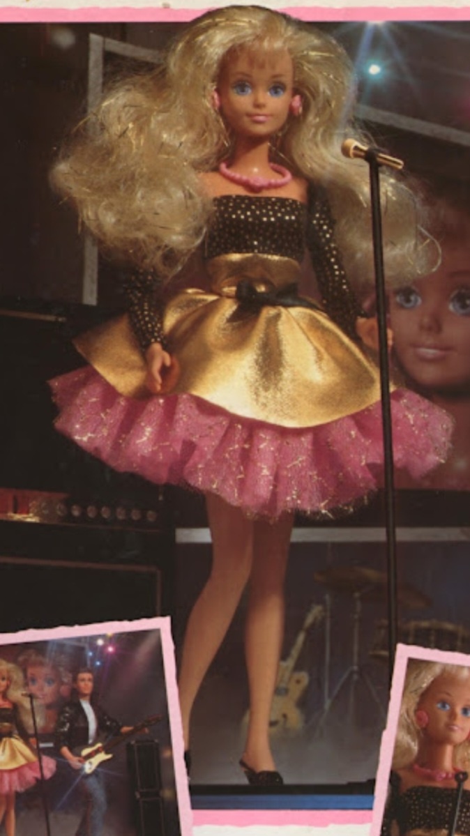 Вот такая наклейка у меня точно была)