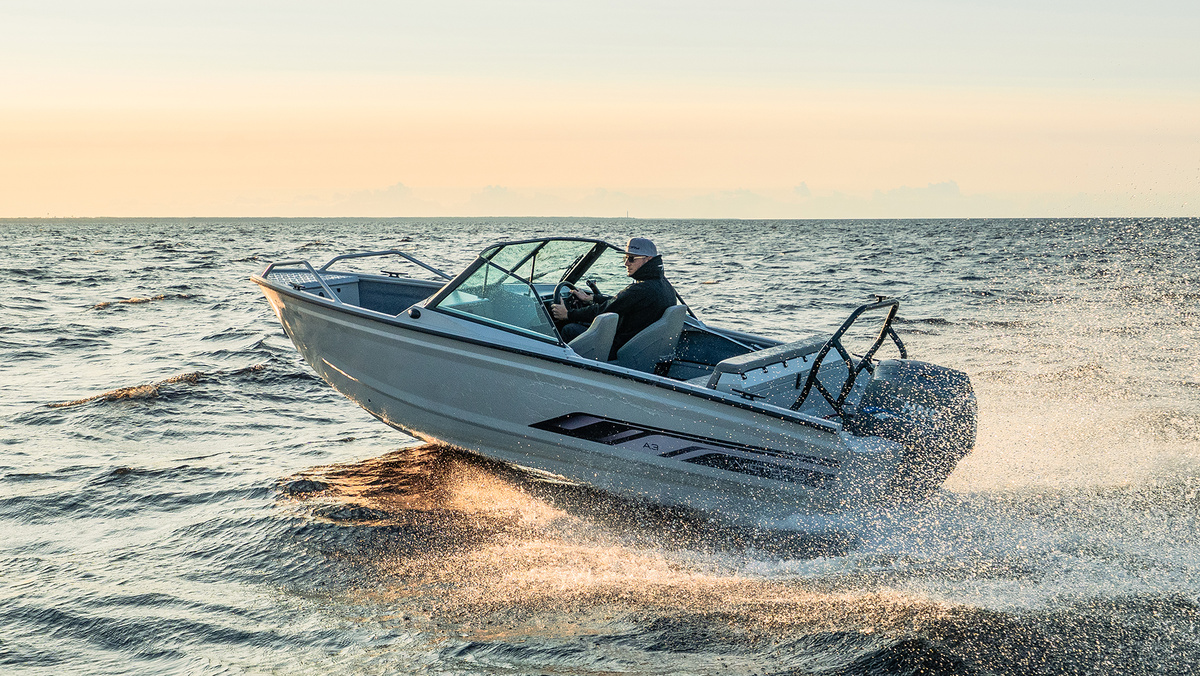 Универсальная лодка для коротких путешествий и быстрых перемещений