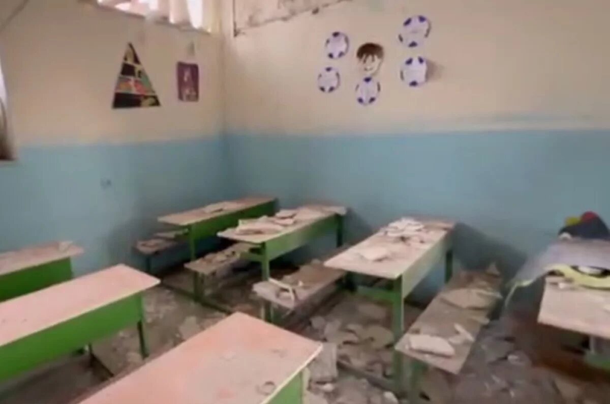    В Иране на похороны погибших при атаке школьниц пришли тысячи людей