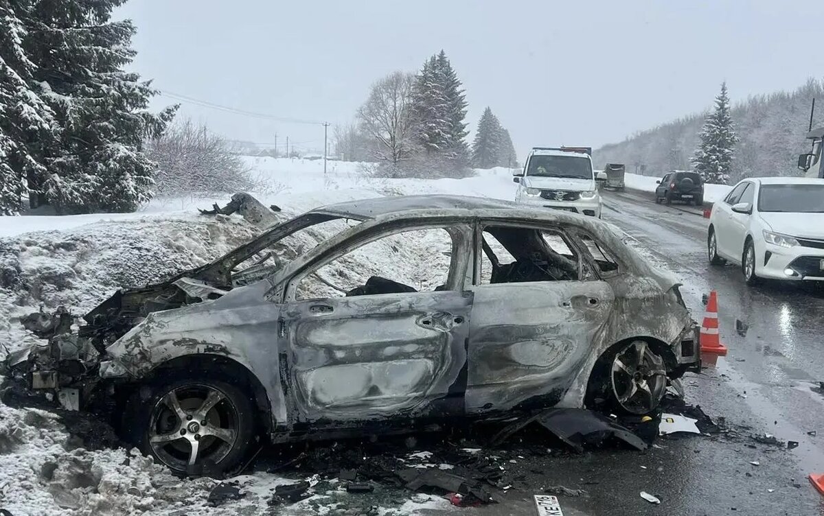    Пассажир загоревшегося после ДТП «Ситроена» погиб под Ижевском