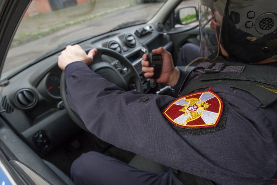    Хулигана доставили в отдел полиции для дальнейшего разбирательства. Олег ЗОЛОТО