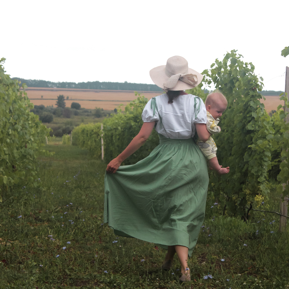 Когда твоя единственная социализация - это пока что мама и папа🥰