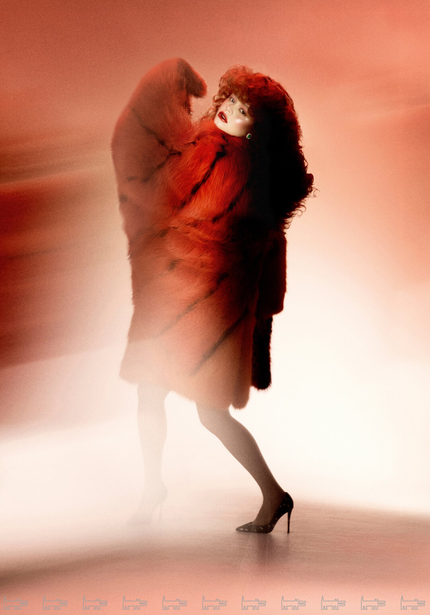    На Миле: серьги и кольца PARURE ATELIER, шуба и кейп «МЕХА ЕКАТЕРИНА», туфли TENDANCE (Rendez-Vous) Фото: Фото Максим Чуркин