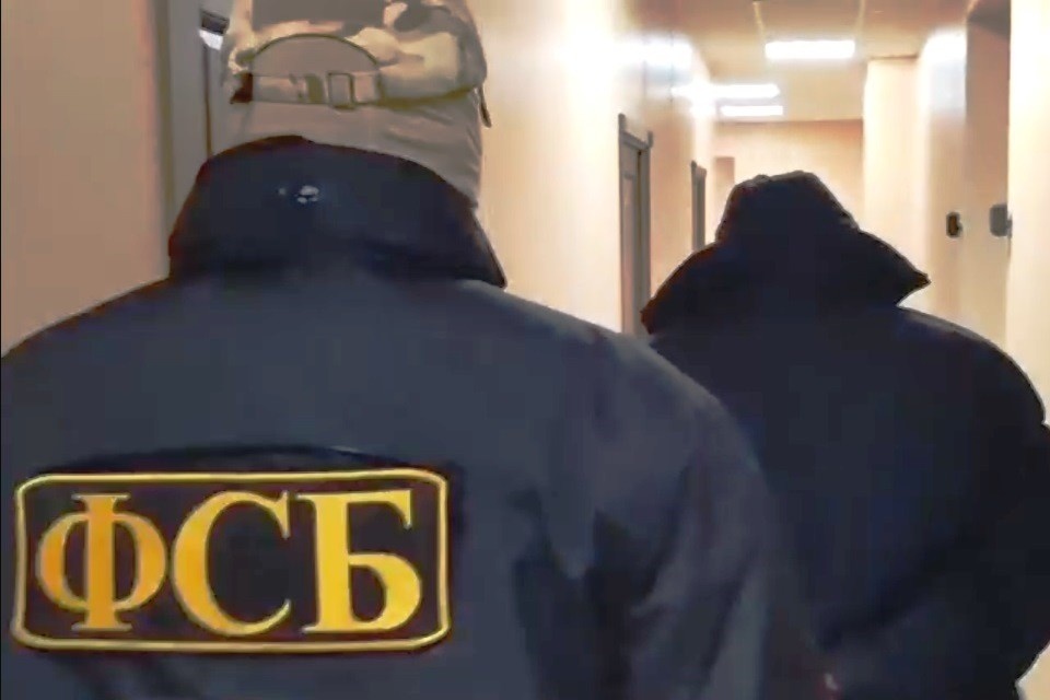    За попытку за вознаграждение организовать сдачу экзамена для иностранцев двое тверичан проведут в колонии по три года. Фото: ФСБ РФ.