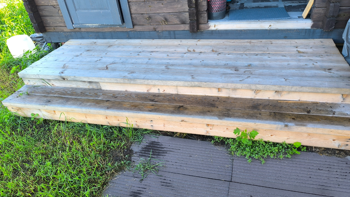 Мокрая ступенька