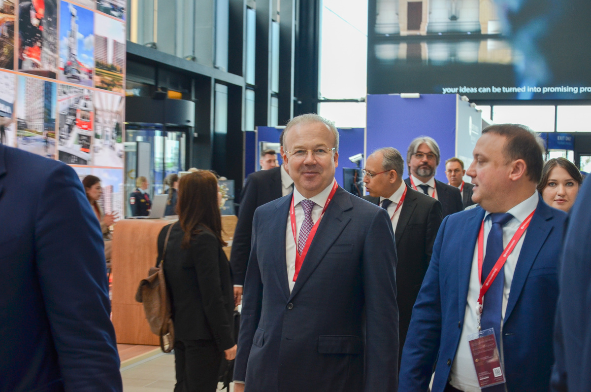 Андрей Назаров рассказал о росте экспорта продовольствия и текстиля из Башкортостана.  Фото: Дмитрий Шевалдин