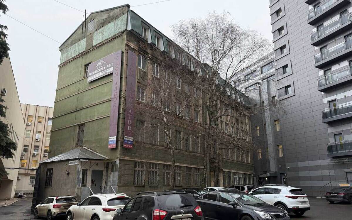    Лакомый кусок земли во дворе воронежской облдумы обеспечили публичным сервитутом Фото – «Блокнот Воронеж»