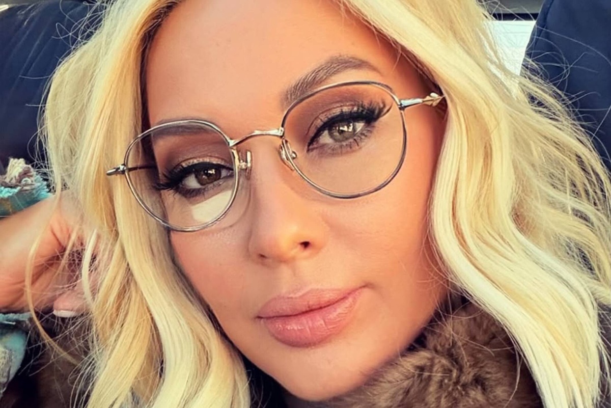     «А папа не хочет маму согреть?»: Лера Кудрявцева пожаловалась на молодого мужа в Египте