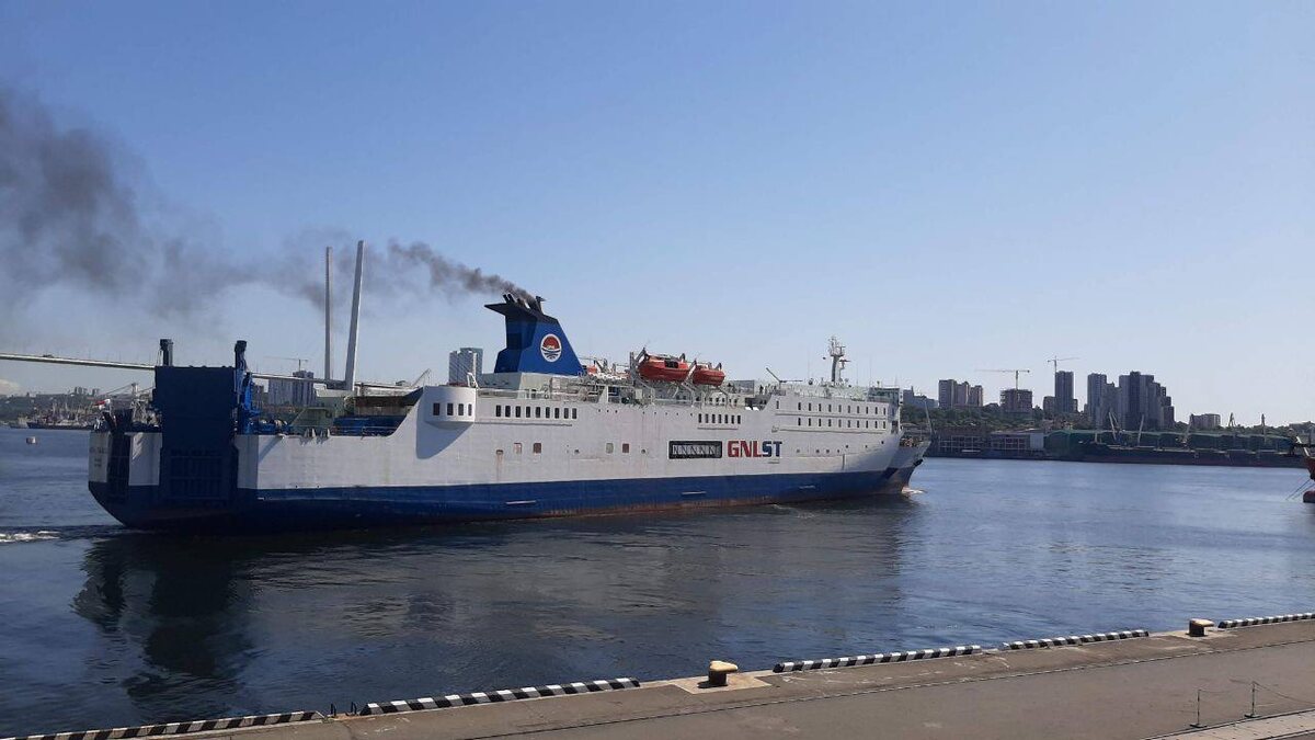    Владивосток и южнокорейский Сокчо возобновили паромное сообщение