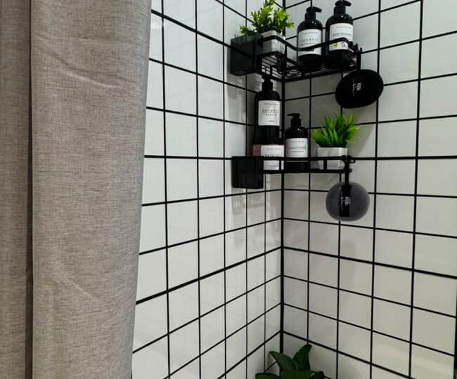 Какая поверхность подходит под самоклеящиеся панели и почему они иногда отваливаются