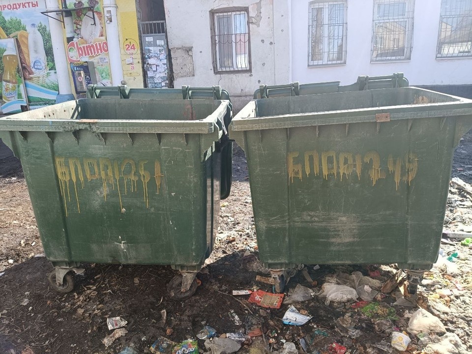    В Каменнобродском районе Луганска появились новые мусорные контейнеры. ФОТО: Администрация Луганска