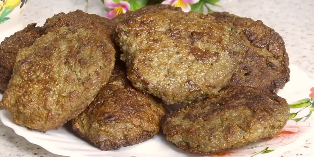 Как приготовить печёночные котлеты пышными. Нежнее нежногго они. Даже тем, кто не любит печень, они понравятся.