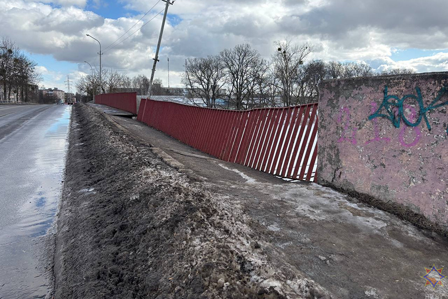    Так выглядел путепровод 2 марта. Фото: МЧС Беларуси