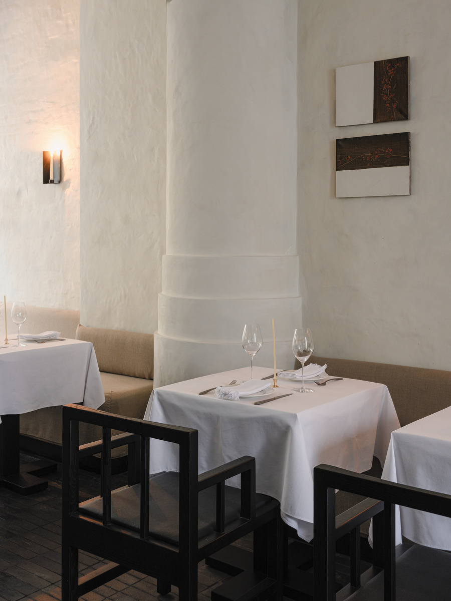 Посетителей призывают всматриваться в детали и архитектурные артефакты