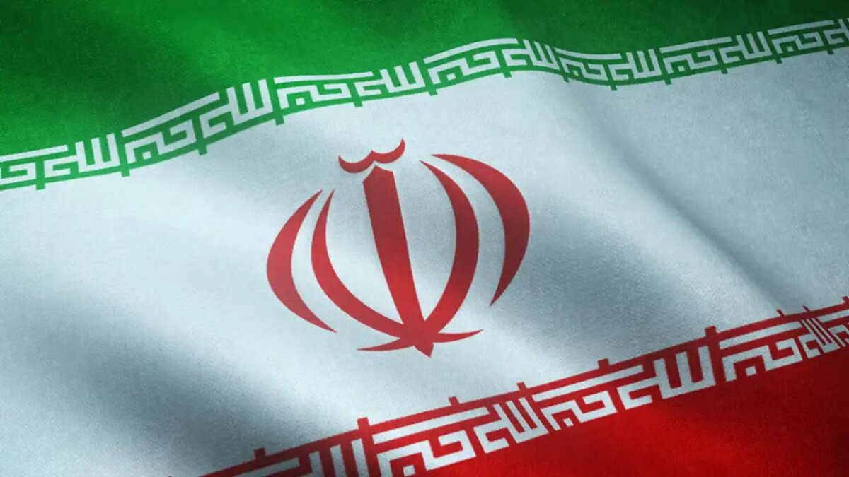    Государственный флаг Ирана. https://freepik.com/wirestock